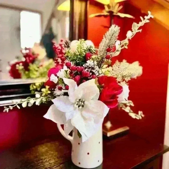 🎄NEW Holiday Arrangement - Beautiful Faux Floral Pitcher Centerpiece - Picture 11 of 17